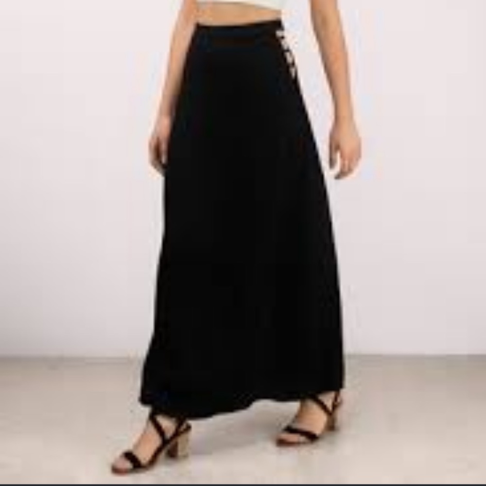 🖤NWT M TOBI Long Black Skirt with Cutouts on Hips🖤